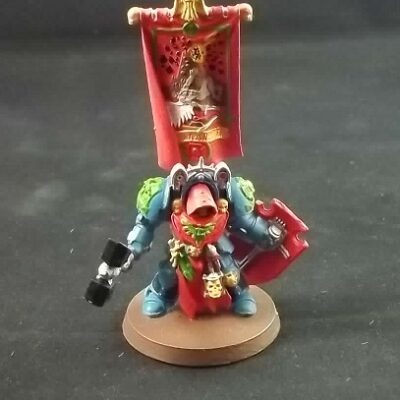 Space Marines: Terminator Captain with Hammer and Shield (Painte